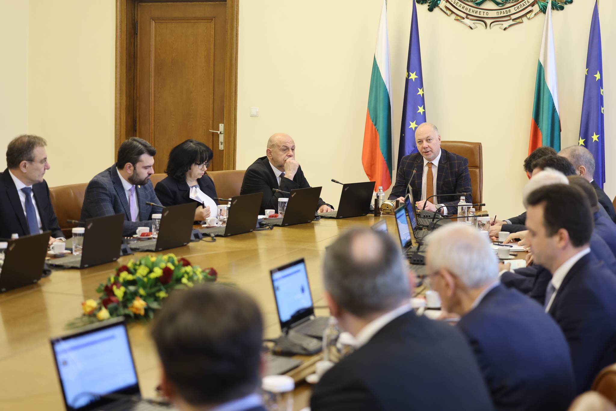  Правителството 